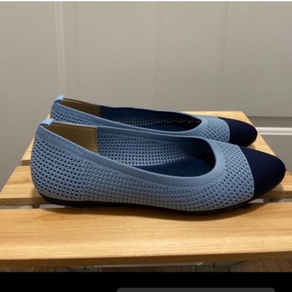 NWT - Vince Camuto Femils Knit Pointed Toe Ballet Flat w/ Navy/Powder Blue Color